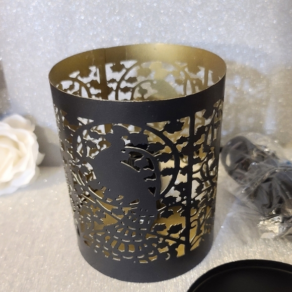 NWT Handcrafted Iron Peacock Pattern Lamp With Green Tea & Geranium Fragrance - Picture 7 of 8